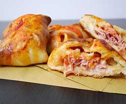 Carzone Cor Prosciutto e Mozzarella